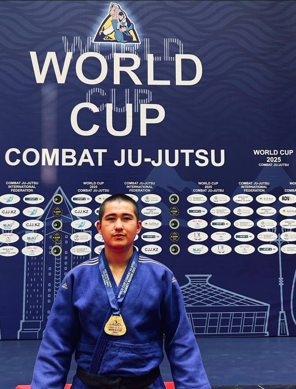 Трусикисіз жалаңаш Даша Сагалова