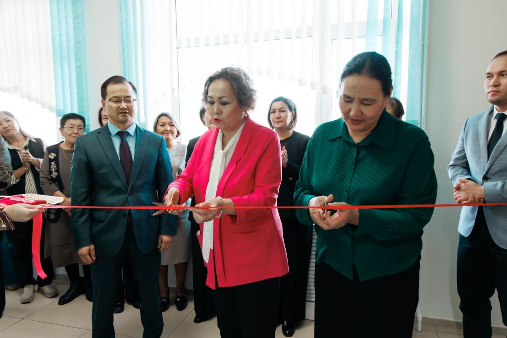 Қыздық жоғалту туралы порно көру