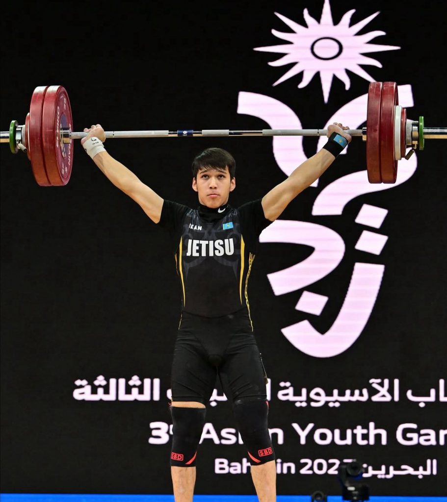 Сақтанып, орысша айқайлап жатыр.